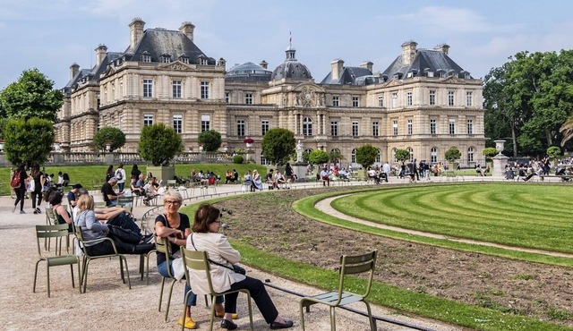 NESTLED JUST STEPS AWAY FROM THE ICONIC LUXEMBOURG GARDENS -RUE DU VAL DE GRÂCE