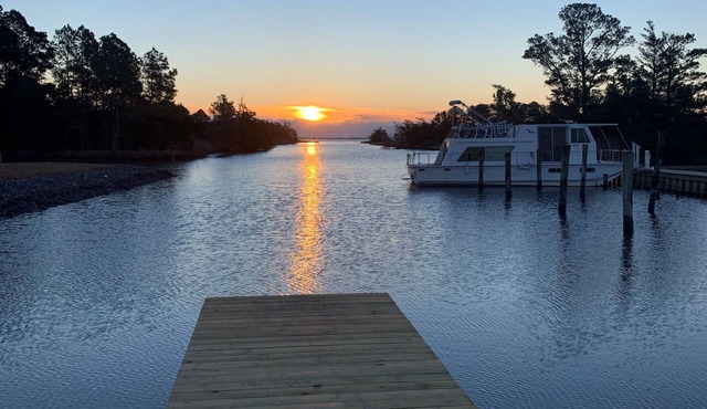 Nestled off the Chincoteague Bay in a Cozy Inlet