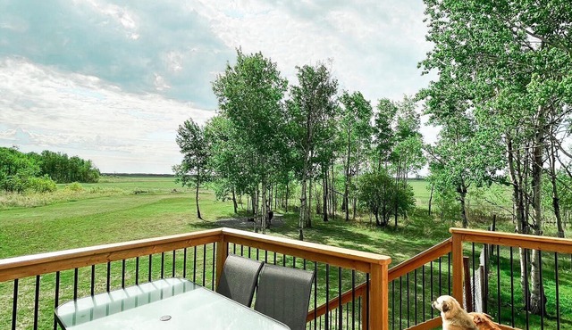Nestled on 80 acers of private land, only a 5 Min Drive to Water, Pet Friendly