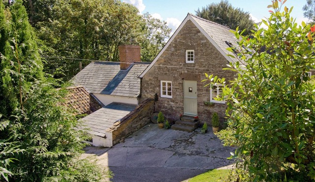 Nestling in an historic hamlet on the edge of the Forest of Dean and close by the River Severn.