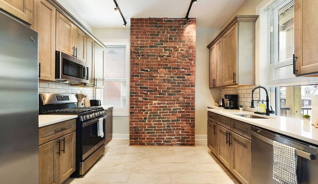 Netflix+Free Parking Near Shopping|Parks|Dining