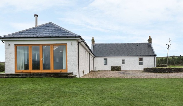 NETHER STRAVANNAN NORTH, pet friendly in Rothesay, Isle Of Bute