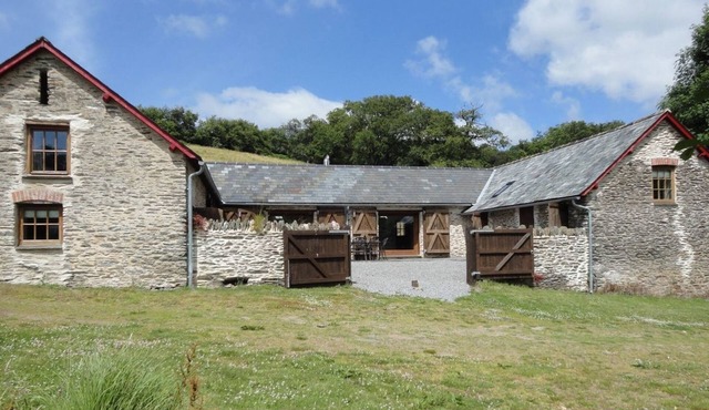 NETHERCOTE BYRE, pet friendly, country holiday cottage in Winsford