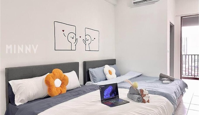 Netizen walk to MRT 4-5pax