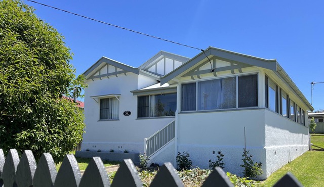 Netley House- central, stylish, haven.