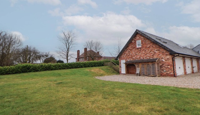 NETTLEFORD EXHALE, pet friendly, with a garden in Kelsall