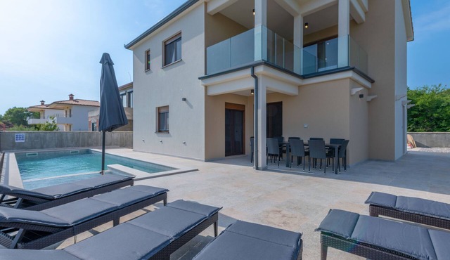 Neu! Luxuriöse Privaten Villa M/pool für 10 Personen 3 km vom Meer Entfernt