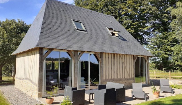 Neues normannisches Ferienhaus mit Charme die Kastanienbäume by Interhome