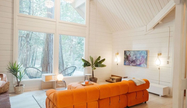 Nevada City Cabin Pups and Long Stays Welcome