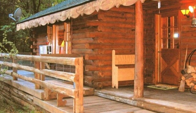 Nevada City Retreats: Mama Bear's Cabin.