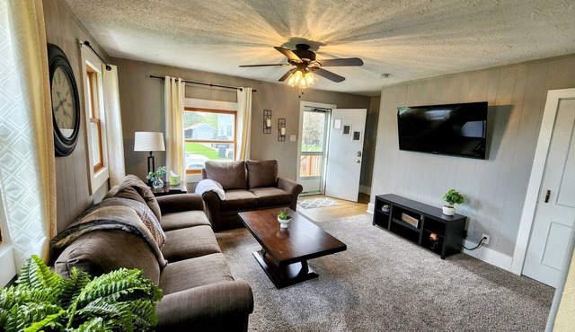 Nevada Home Away From Home(10 mi to ISU)