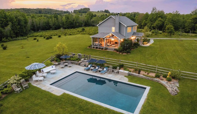 NEVERSINK RETREAT:Custom built house,15 acres,2 fireplaces,heated pool, orchard, creek, dog friendly