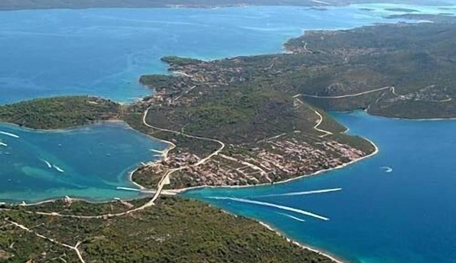 Nevidjane: House/Villa on the island Pasman near "Kornati", giving away organic vegetables