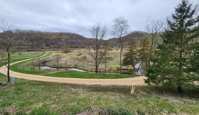 Nevrdun Retreat - 4-bedroom cabin in wonderful Viroqua with cozy charm.