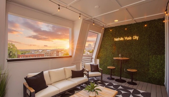 New 1.5 Miles to Broadway | City Views | Game Room