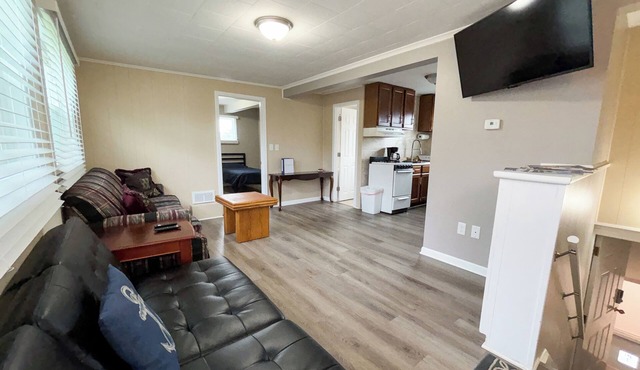 NEW- 1 Bed, 1 Bath, Sleeps, 4, Close To Boat Launch, Recently Renovated, Clean