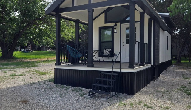 NEW 1 Bed + Loft, 1 min drive to Boat Ramps/Playground/Swimming. 15 min Rocker B