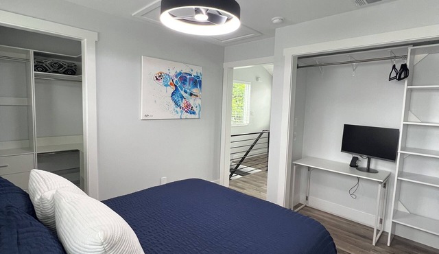 New 1-bedroom apartment in Austin near UT with parking