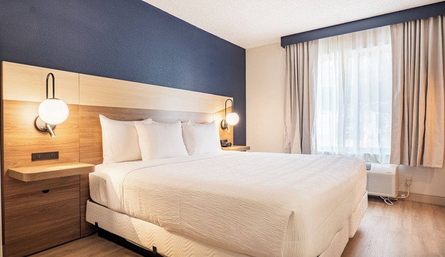 New 1-bedroom hotel suite in peaceful Danbury with kitchen