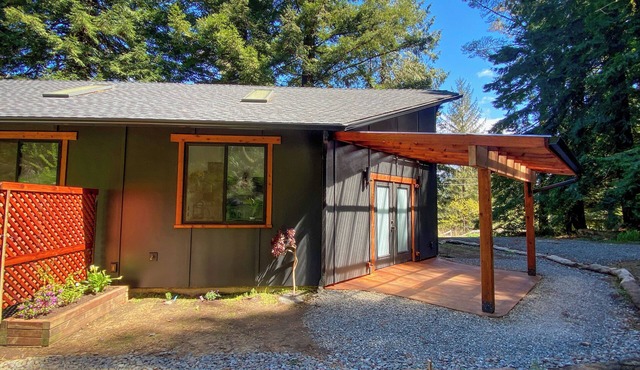 New 1 bedroom house. Country setting yet close to town!