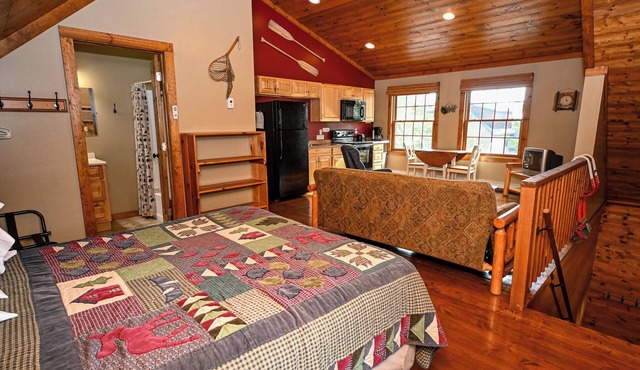 New 1 bedroom lake cabin with FREE resort amenities