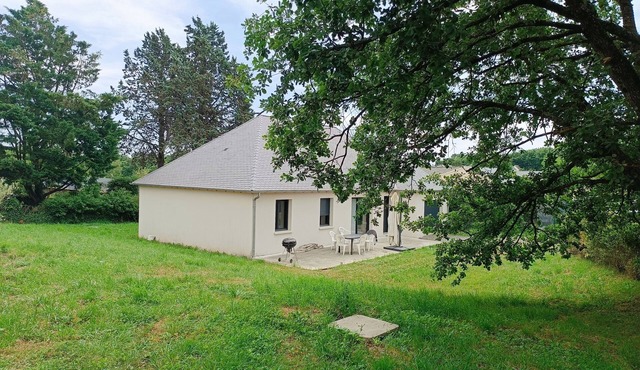New 100m2 3-bedroom house with air-conditioning and enclosed grounds for animals