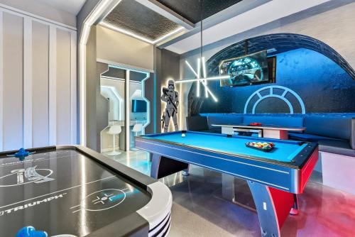 NEW 10BD At Windsor Cay Pool and Game Room