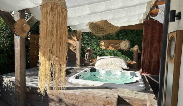 NEW 114M2 HOUSE with JACUZZI (sleeps 6)