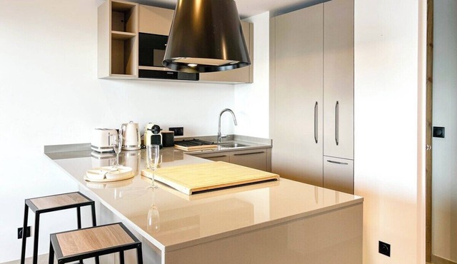 New 11p Apt | Central & on the slopes