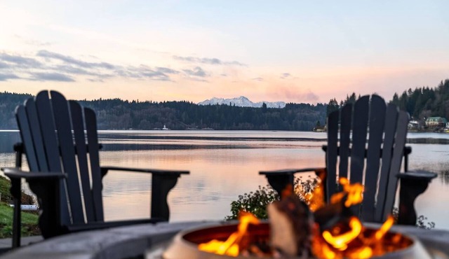 NEW 120' Waterfront Cabin | Hot Tub, Sauna & Firepit - Hammersley Inlet Retreat!