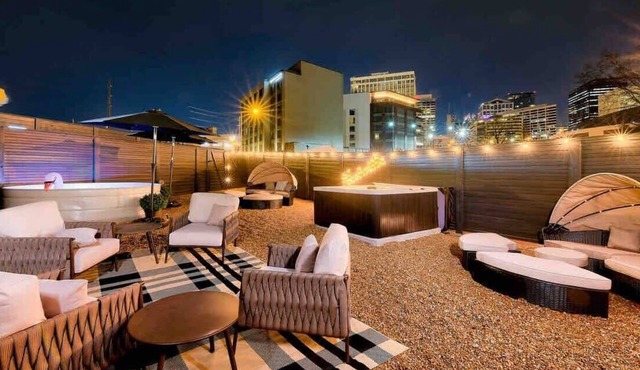New-14 Beds! Walk to broadway|Private Hot Tub/Pool