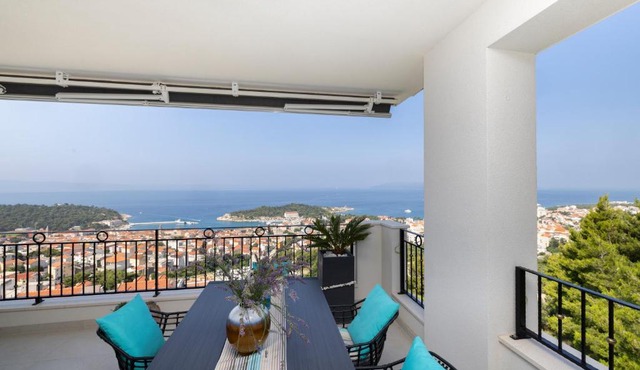 New -150m2 Penthouse With Shared Pool - Villa Smaragd
