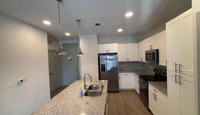 NEW 1BD with WiFi w/Pool & King
