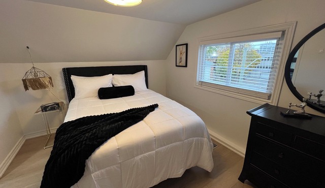 NEW 1BR Loft,15 min to Niagara Falls/Wineries, Steps to Downtown St. Catharine’s