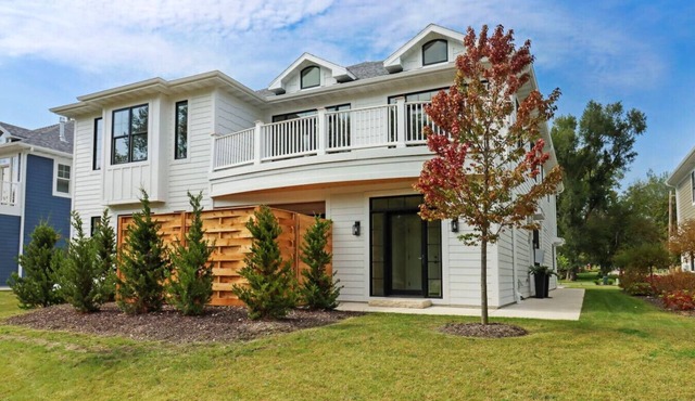 New 1st Story Luxe Condo in Fontana-on-Geneva Lake