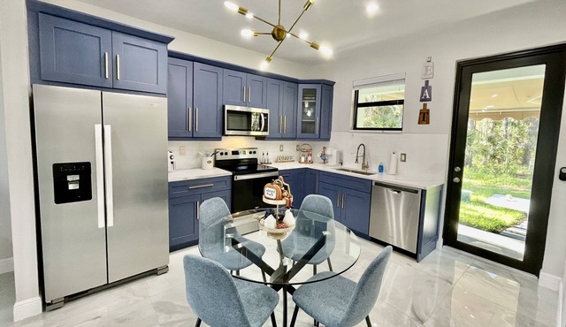 NEW! 2/1 Duplex - Hot Tub -30 min from the beach! for 8 PPL