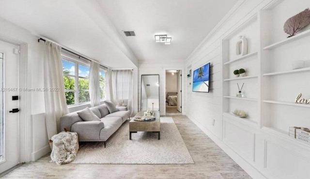 New:2/2 Beach Cottage! Charming house in delightful Lake Worth Beach