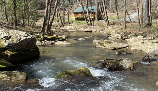 New 2/2 log cabin, rushing trout stream, hot tub, fireplace, 4 acres