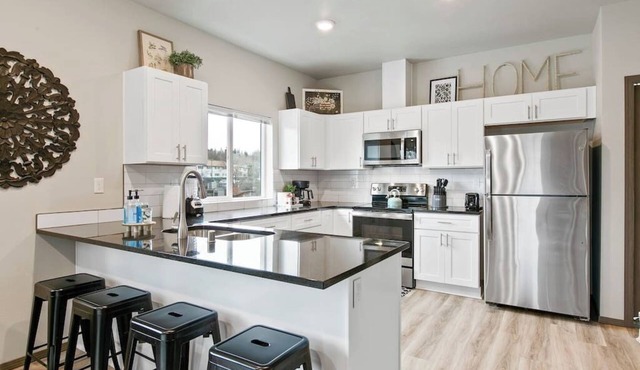 New 2 Bd 2 Bth Near Perry Dist and Downtown!