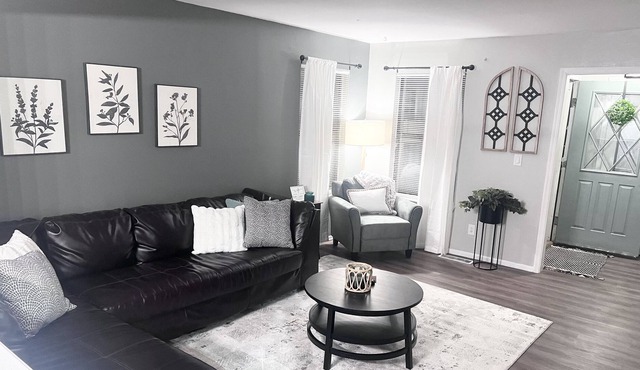 NEW 2 Bed, 1.5 Bath Duplex