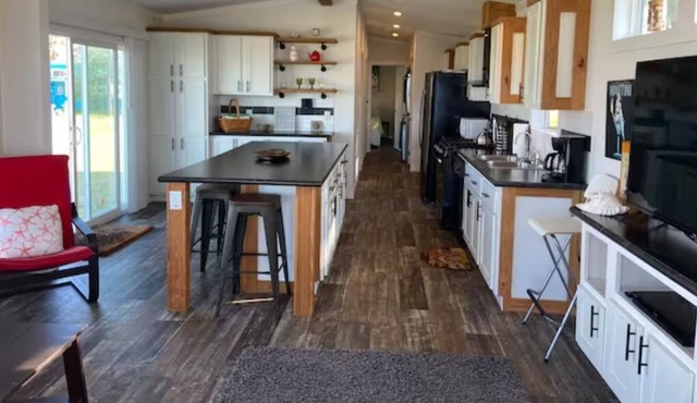 New 2 Bed/1 Bath Bayfront Home