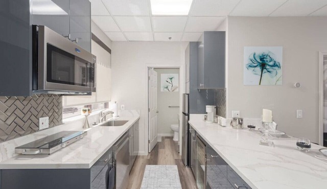 New! 2 Bed/2 Bath-On The Avenue