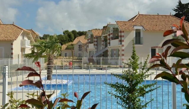 New 2 bedroom apartment with mezzanine, private pool, beach and forest