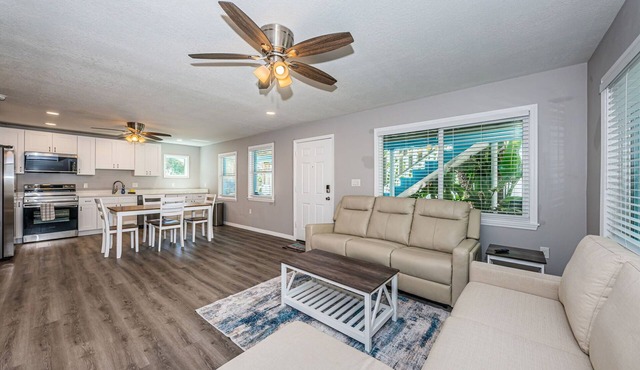 New 2 Bedroom Beachside villa suite Stroll to the beach and local restaurants and pubs.