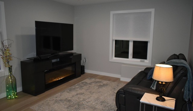 New! 2 Bedroom Ground Floor Unit With Parking, Separate Entrance. Full kitchen.