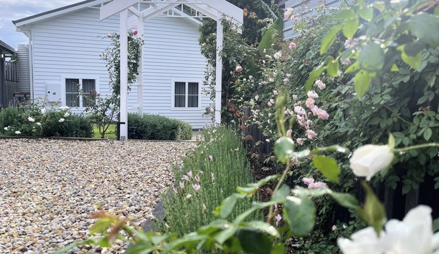 New 2 Bedroom Hamptons style Cottage, close to beaches, cafes and city centre.