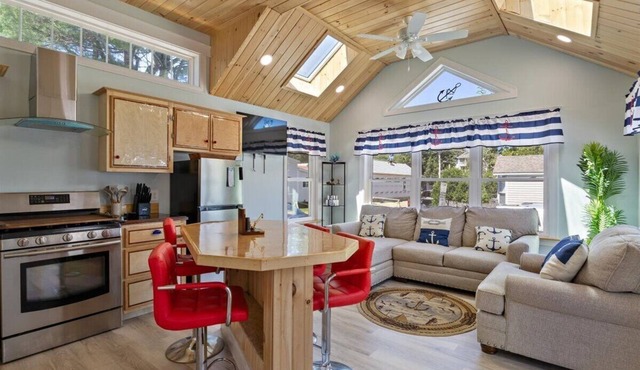 New 2-bedroom cabin with WiFi, AC in delightful Old Orchard Beach