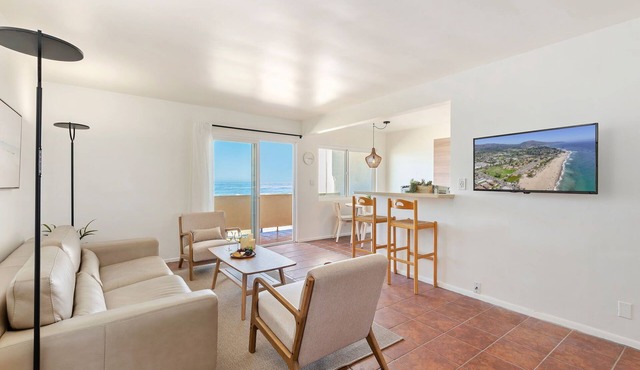 NEW 2 BR Condo I Carpinteria. Lovely Sunsets & Walk Everywhere!