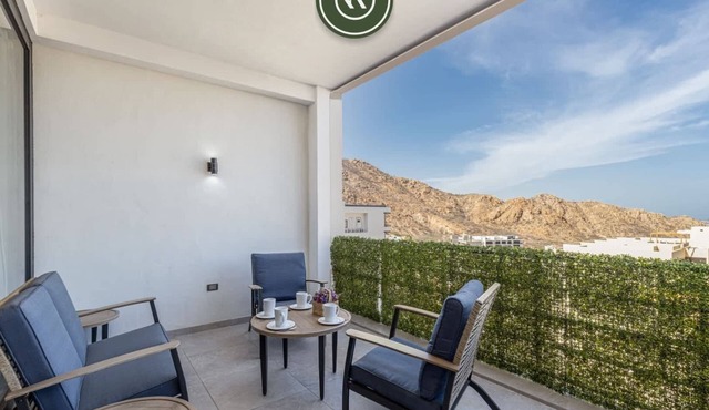 New 2 BR Condo with Private Terrace - BBQ