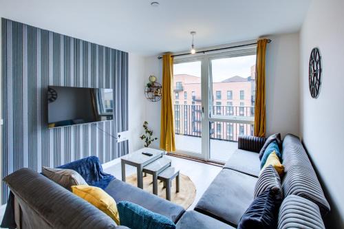 New 2 BR Flat Near Hayes Station Free Parking